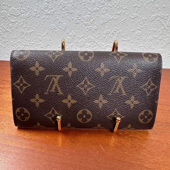 Auth Louis Vuitton Monogram Pochette
Porte Monnaie Credit TH0093 - Picture 3 of 16